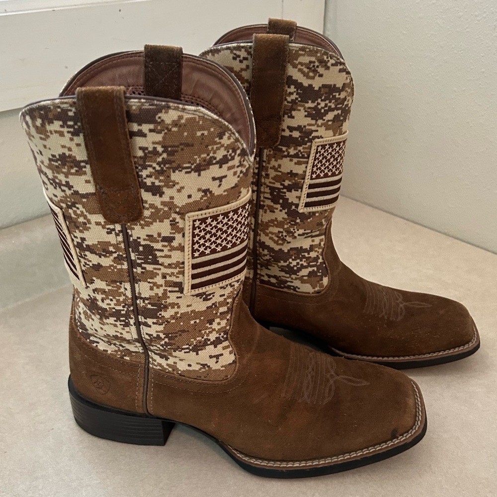 “Like New” Ariat Men's Sport Patriot Wide Square Toe Cowboy Boots (Size 9EE)